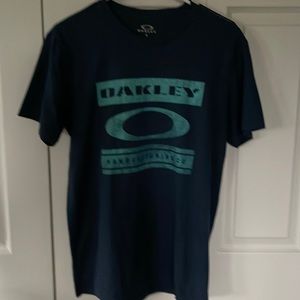 Oakley t-shirt